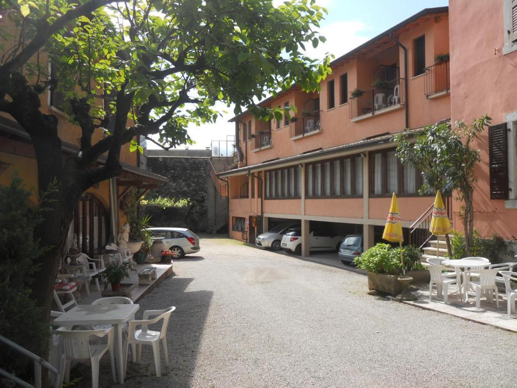 Albergo Giardino Тосколано-Мадерно Экстерьер фото